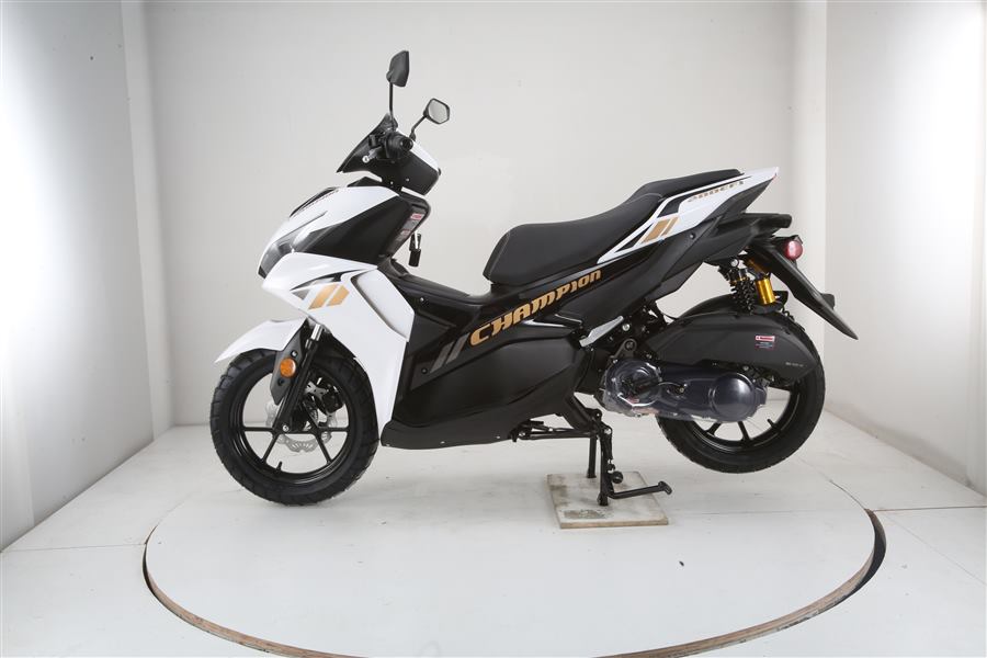Champion 200 EFI photo 2