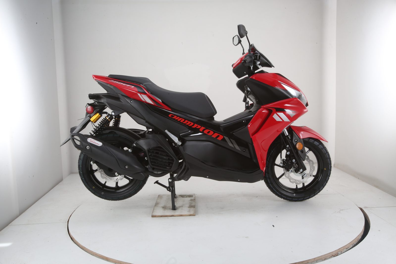 Champion 200 EFI scooter